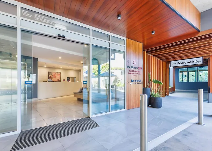 Best Western Plus North Lakes Hotel